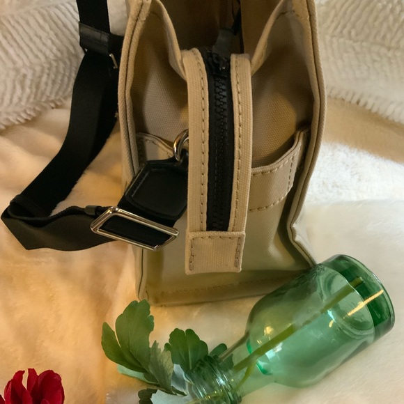 Marc Jacobs Cream Interior Tote - Picture 11 of 11